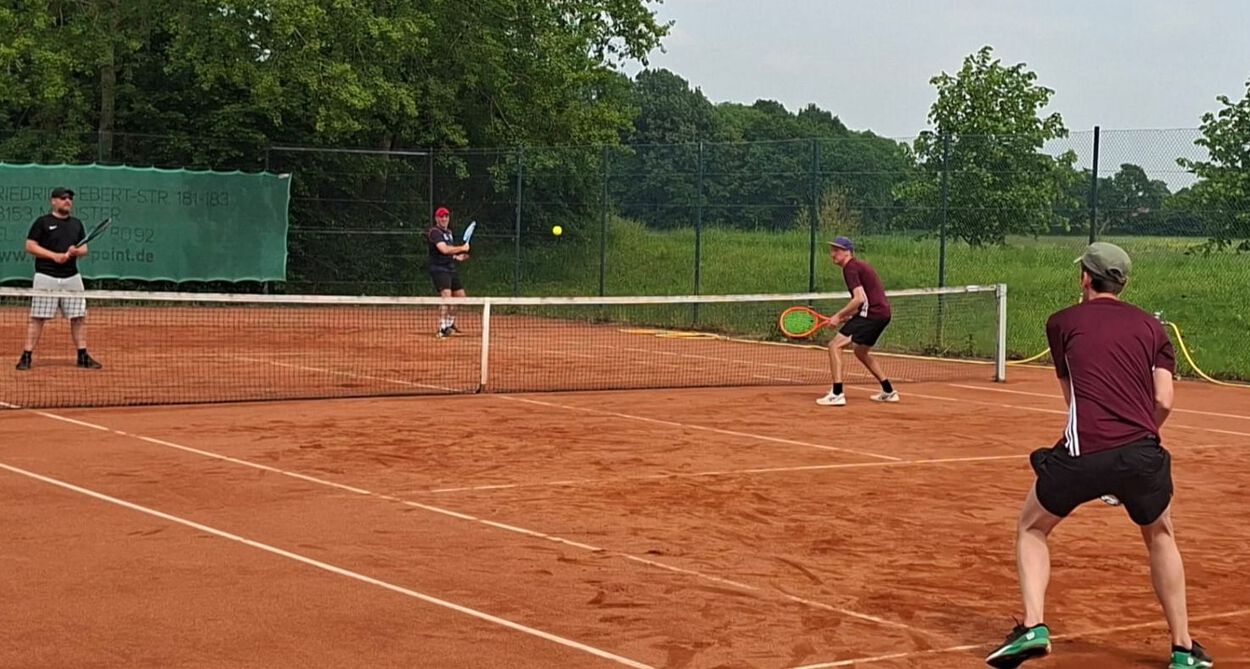 Start der Sommersaison mit ersten Mannschaftsspielen auf der OTC-Anlage